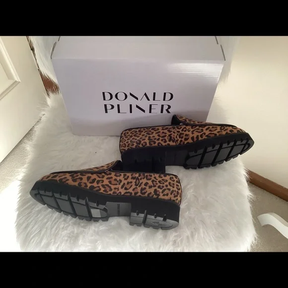 Donald Pliner - Picture 7 of 10